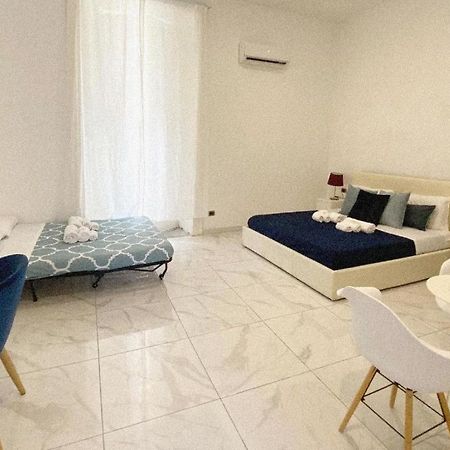 Domus Luigi Leone 2 Bed & Breakfast Napoli Exterior foto