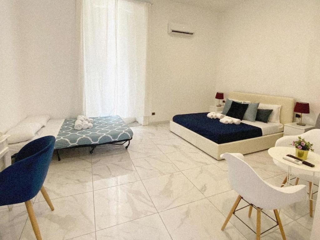 Domus Luigi Leone 2 Bed & Breakfast Napoli Exterior foto