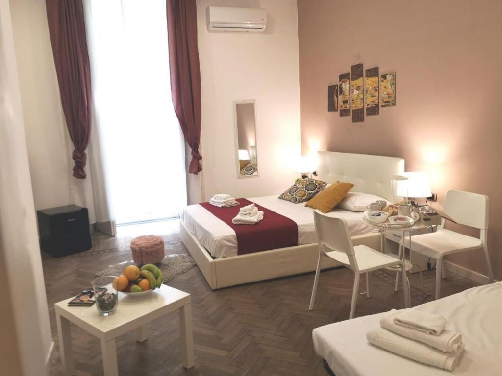 Domus Luigi Leone 2 Bed & Breakfast Napoli Exterior foto